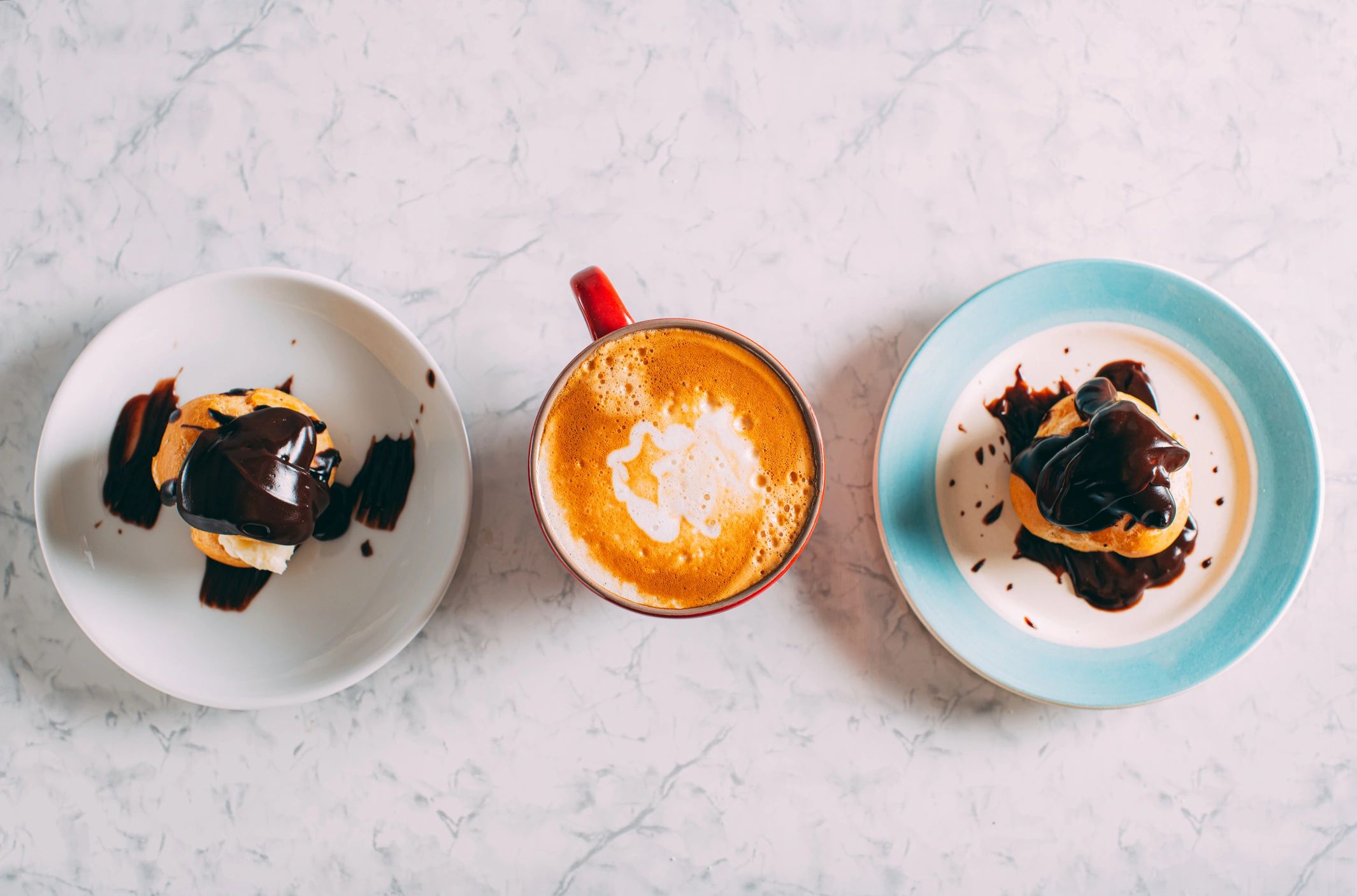 Caffè latte served with dessert